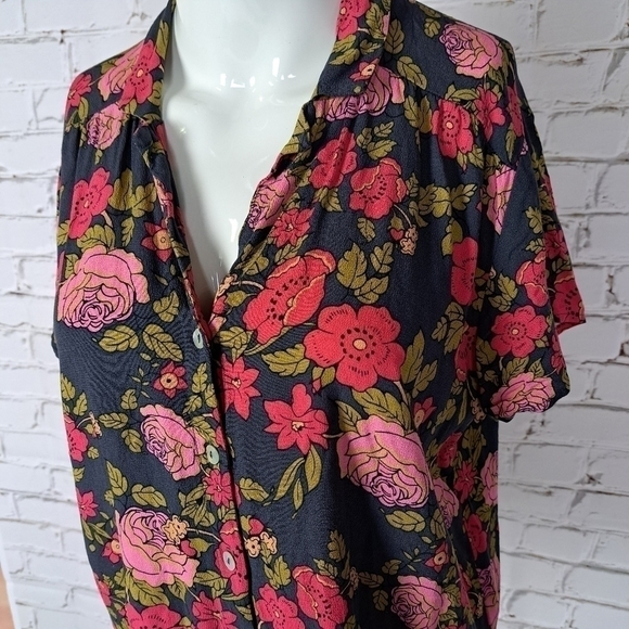 SALTWATER Luxe Floral Cropped Button down shirt - Picture 4 of 10